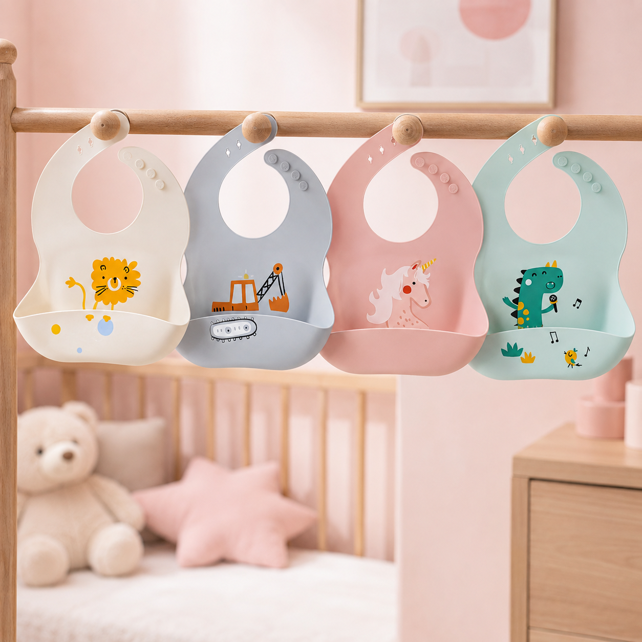 Bavoirs bébé en silicone à motifs dans une chambre de bébé
