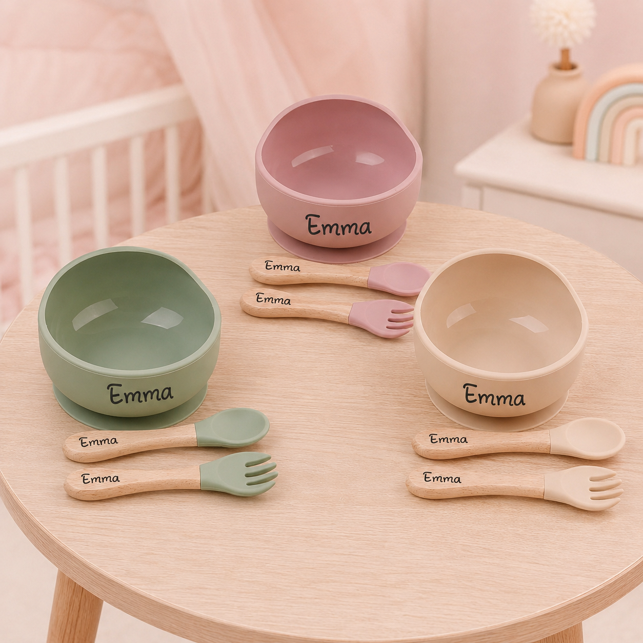 Coffrets repas bébé personnalisés dans une chambre de bébé