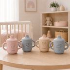 Tasses d’apprentissage bébé personnalisées dans une chambre de bébé