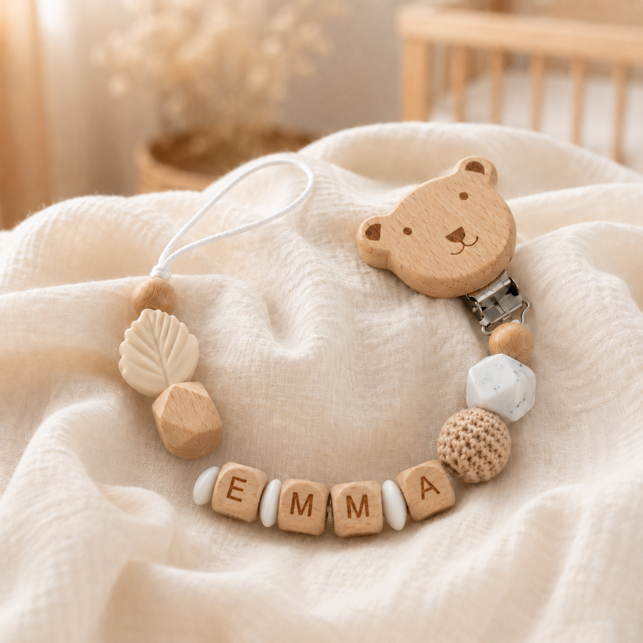 Attache-tétine personnalisée ours beige avec prénom Emma