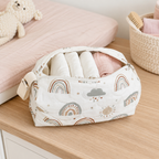Pochette imperméable bébé ouverte avec affaires de change