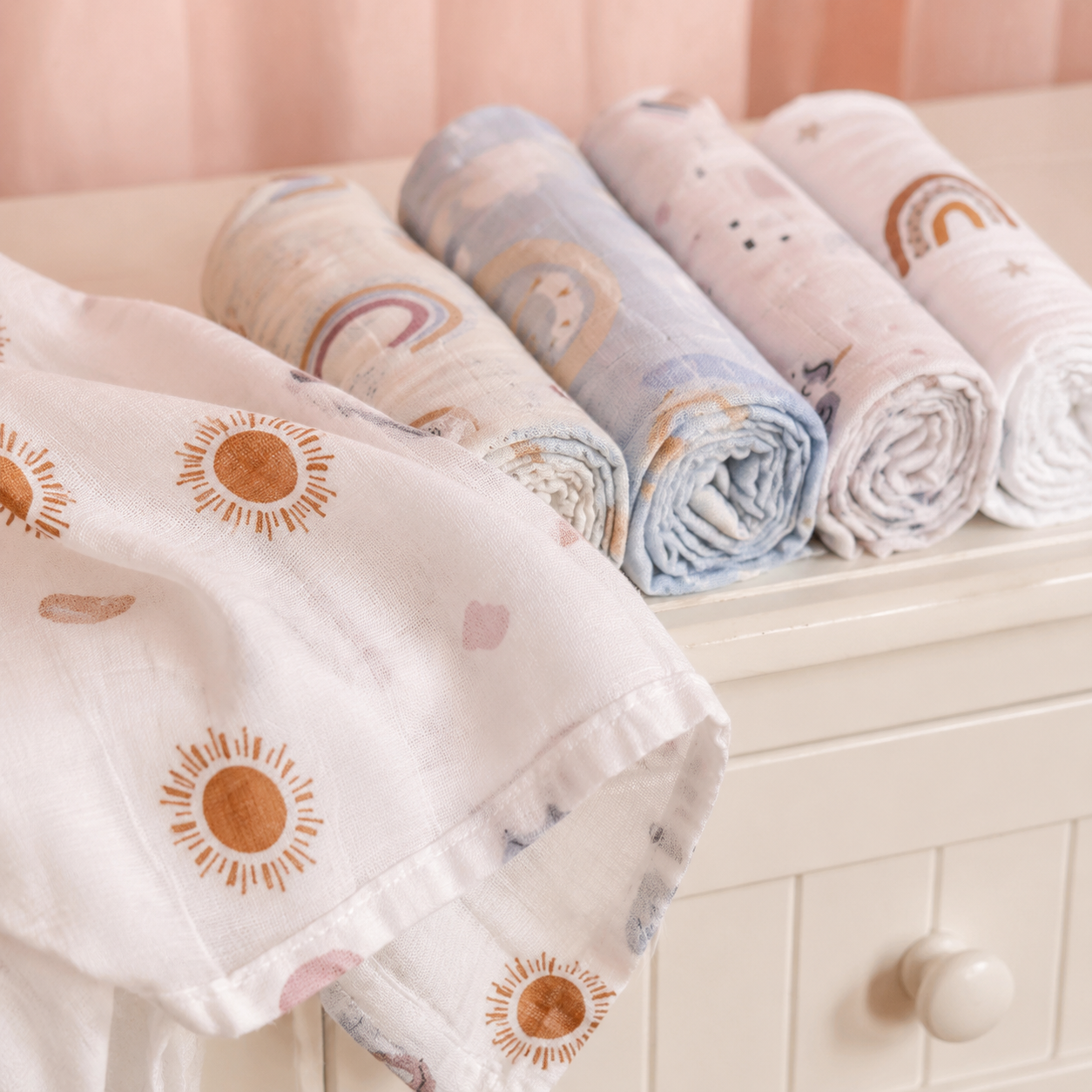 Détail de la mousseline douce des langes bébé à motifs pastel