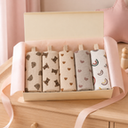 Lot de carrés de toilette bébé présenté en coffret naissance