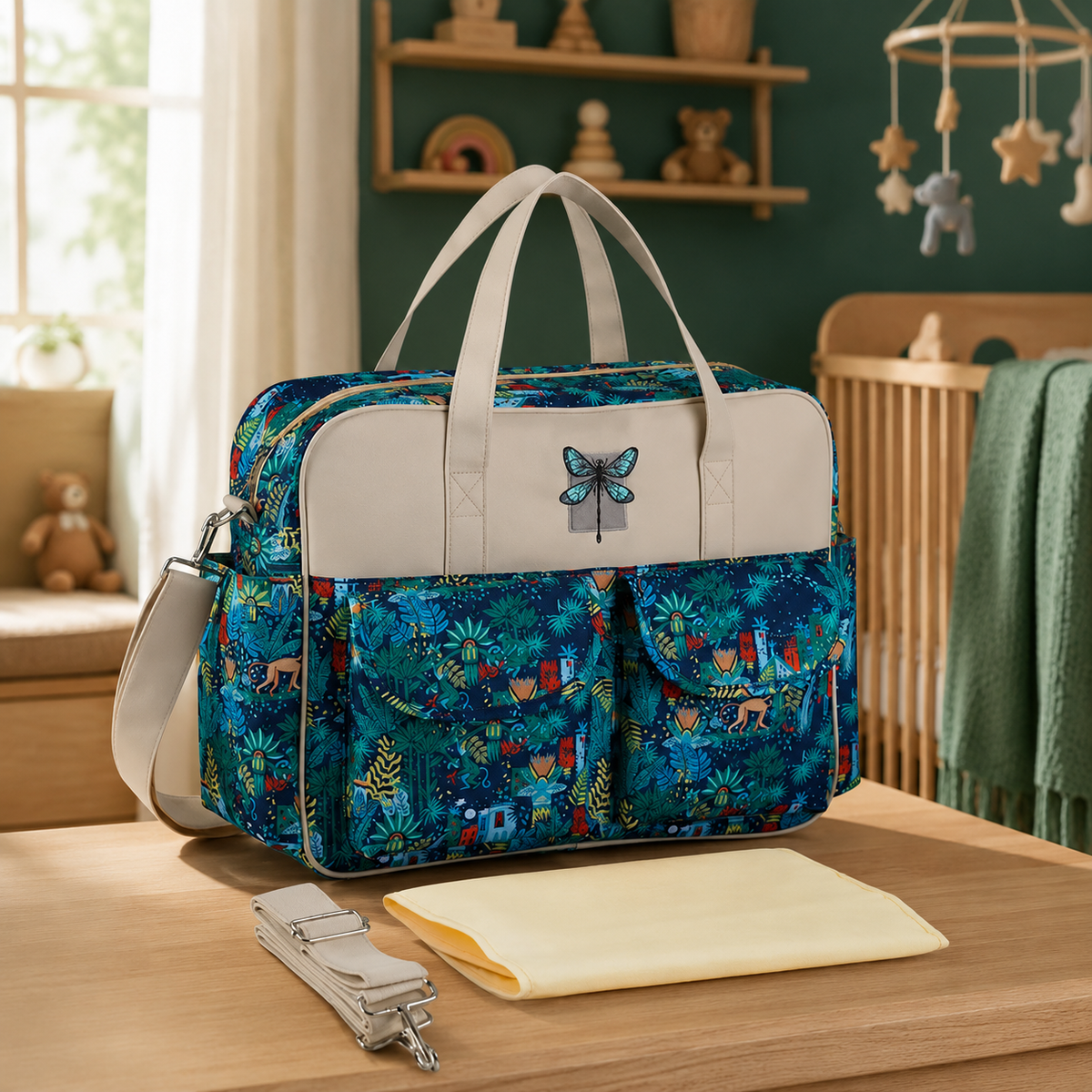 Sac à langer 39 cm motif Jungle aux singes mis en scène dans une chambre de bébé