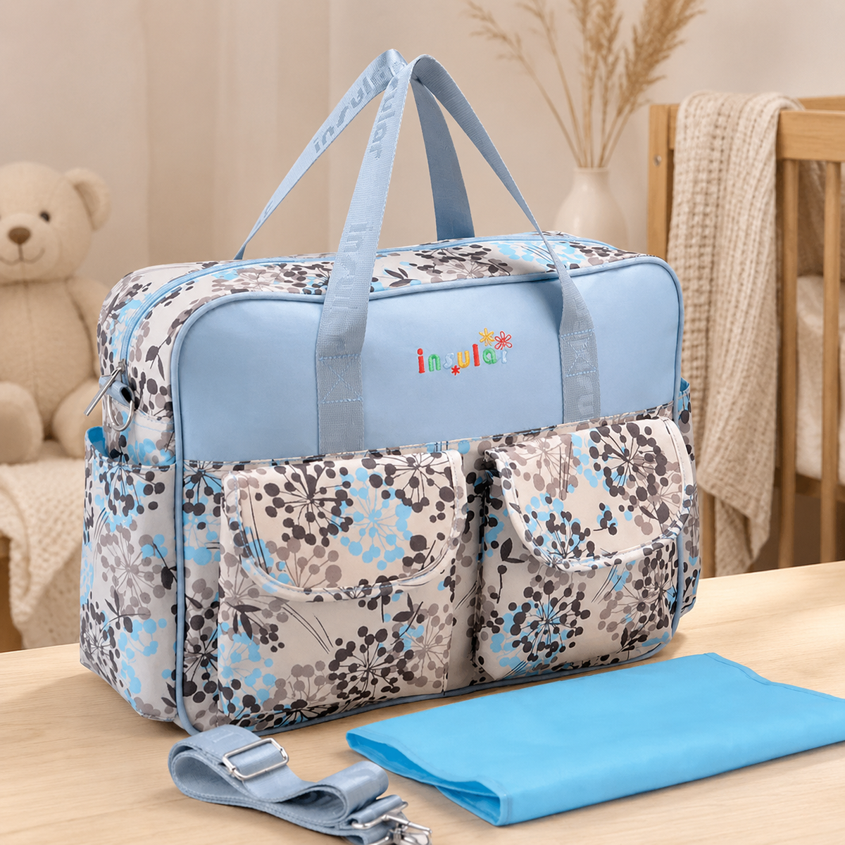 Sac à langer 39 cm motif Pissenlits mis en scène dans une chambre de bébé
