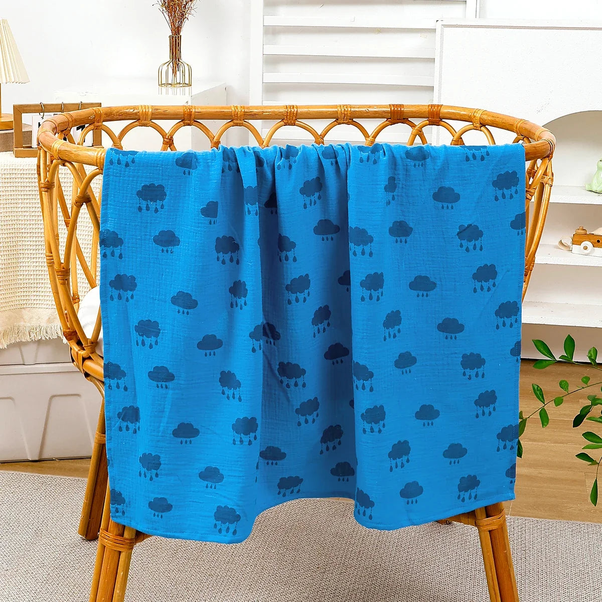 Lange bébé en mousseline de coton motif baleines bleues
