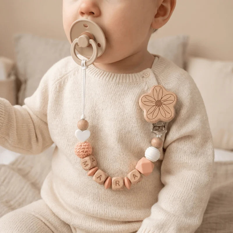 Attache-Tétine Bébé Personnalisée avec Prénom en Bois