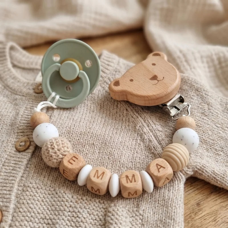 Attache-Tétine Bébé Personnalisée en Bois et Silicone