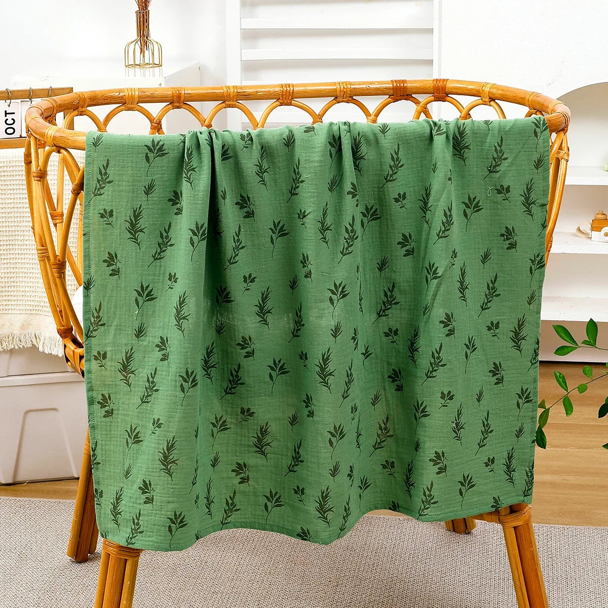 Lange bébé en mousseline de coton motif forêt vert sauge