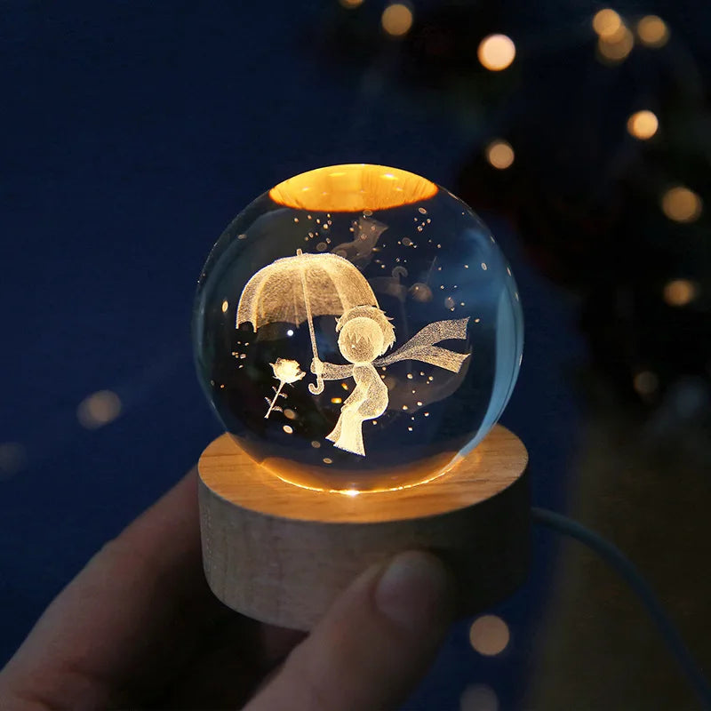 Kristallkugel-Nachtlicht, lasergeätztes Geburtstagsgeschenk, Glaskugel, Heim-Schreibtischdekoration mit USB-Holzsockel