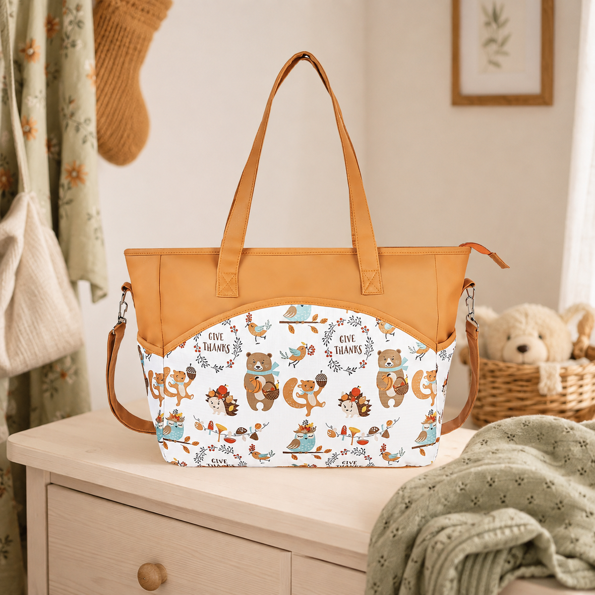 Sac à langer cabas motif Ours d’automne dans une chambre bébé